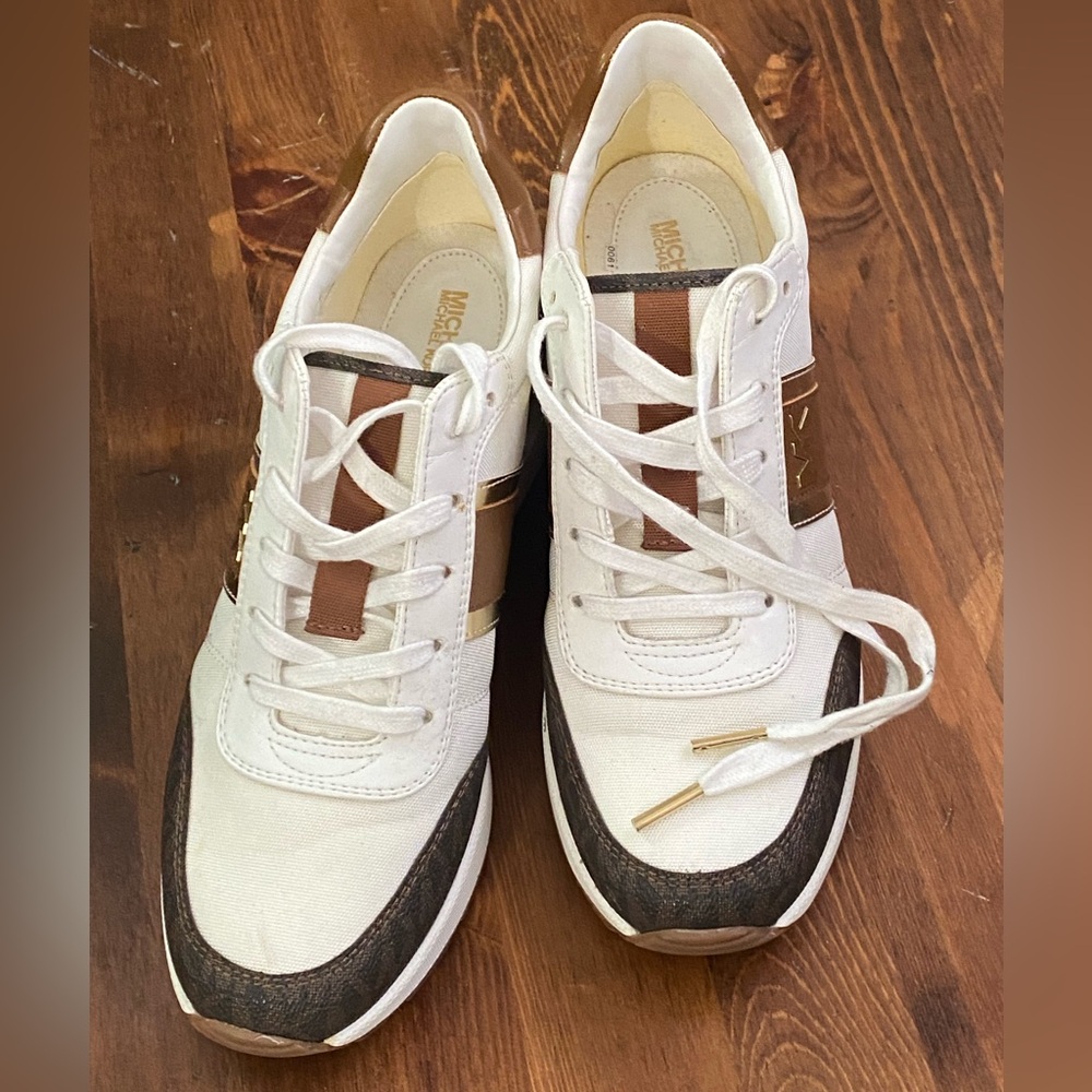 Michael Kors Women’s Wedge Sneakers. Size: 8.5
Gently used great condition. 🤎 - Picture 13 of 14
